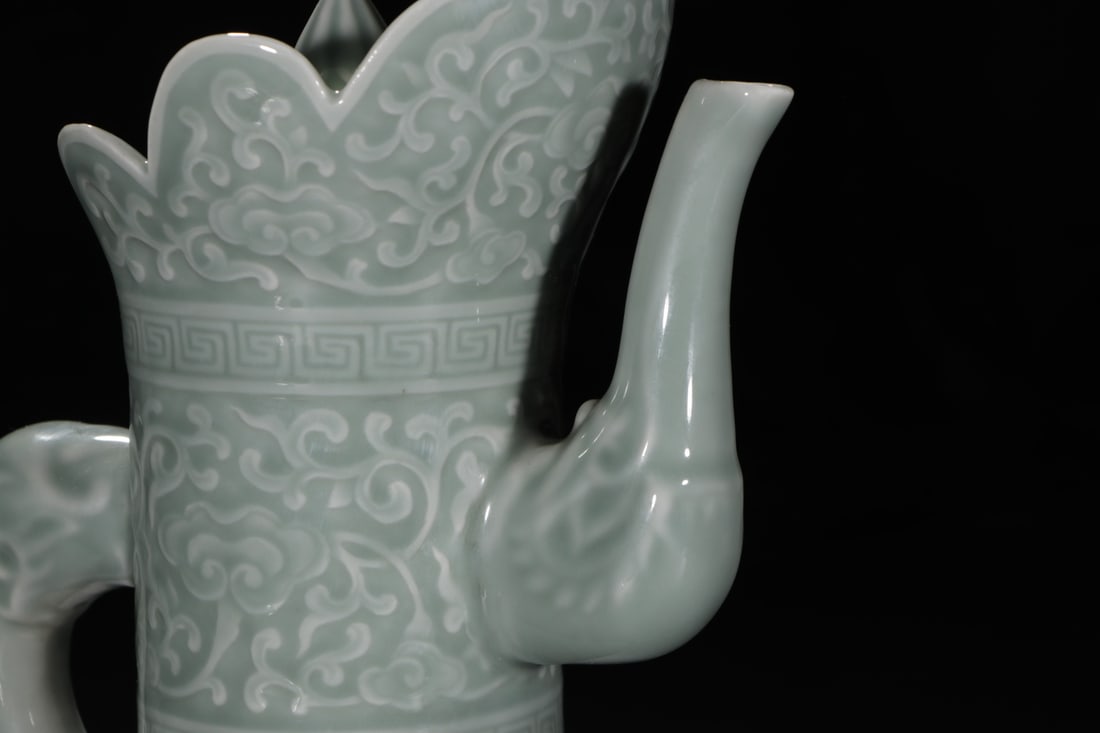 An Exquisite Celadon Glazed Lotus Pattern Ewer - 5