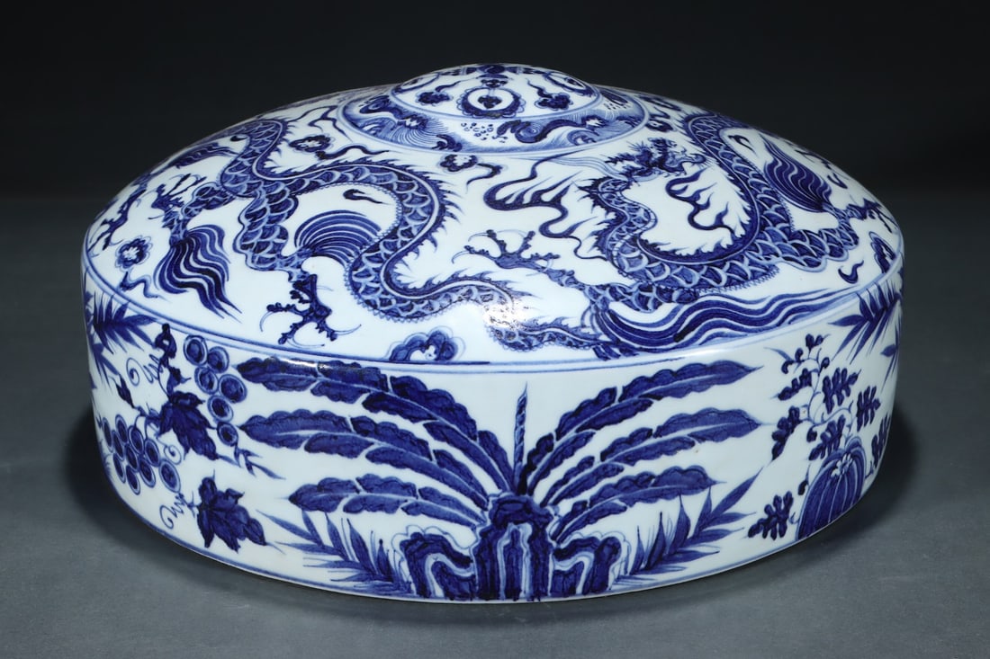 An Exquisite Blue and White Dragon Pattern Double-Ears Vase - 5