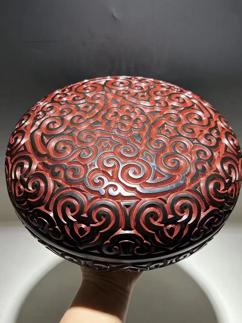 An Exquisite Carved Red Lacquer Box - 2