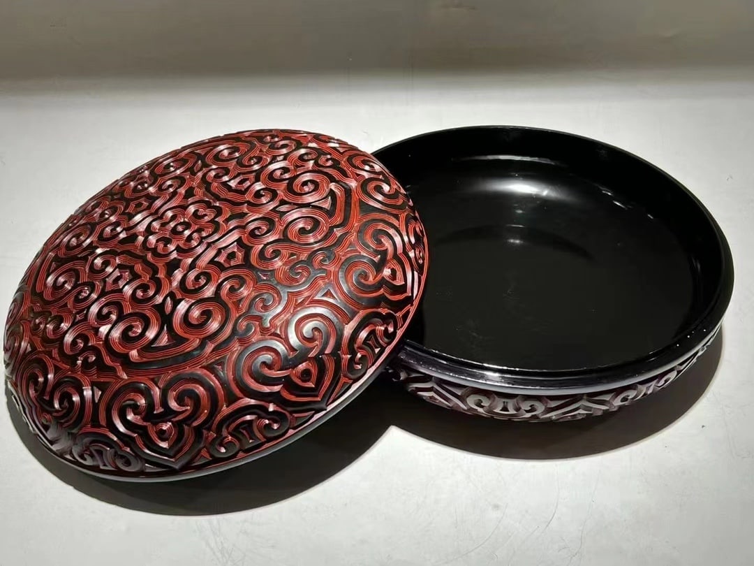 An Exquisite Carved Red Lacquer Box - 3
