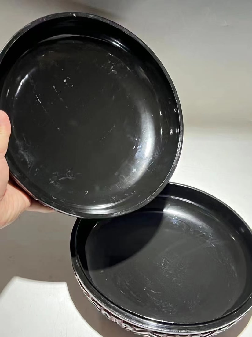 An Exquisite Carved Red Lacquer Box - 8