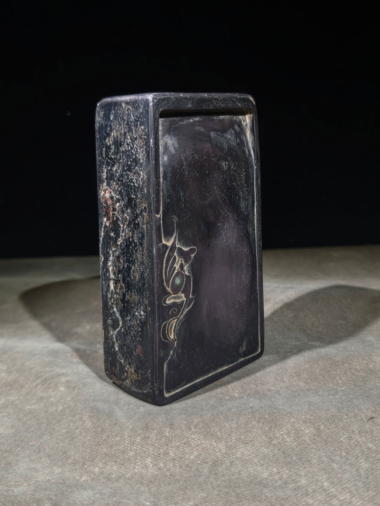 An Exquisite Bats Pattern Inkstone: An Exquisite Bats Pattern Inkstone Huang shanshou Size:15.8cmx9.3cmx4.6cm (The Dimensions Of All Batches Are Manually Measured.If You Need More Detailed Information, Please Contact Our Customer