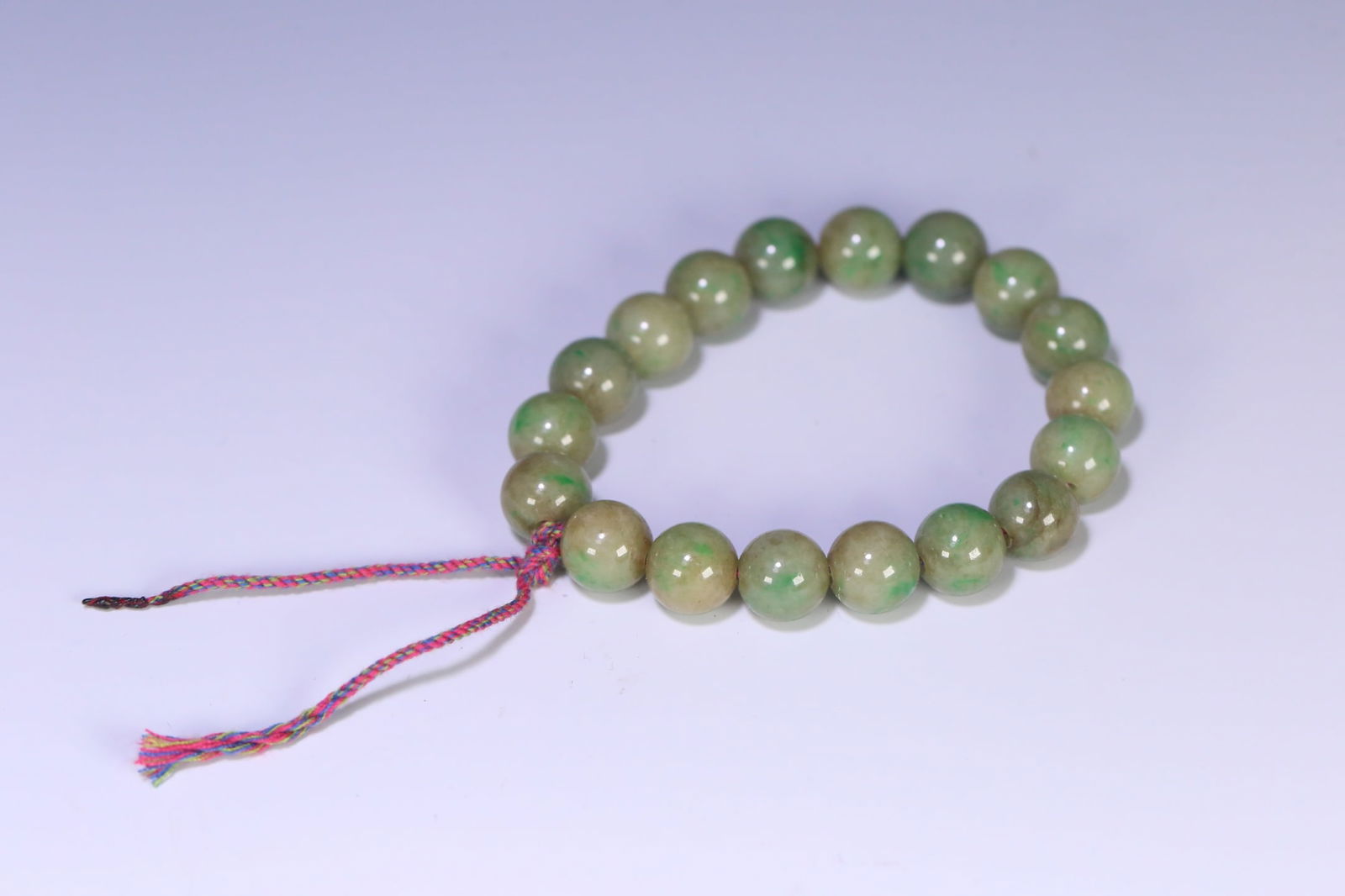 An Exquisite Jadeite Bracelets: An Exquisite Jadeite Bracelets Qing Dynasty, China Size:1.1cm Weight:39.4g (The Dimensions Of All Batches Are Manually Measured.If You Need More Detailed Information, Please Contact Our Customer