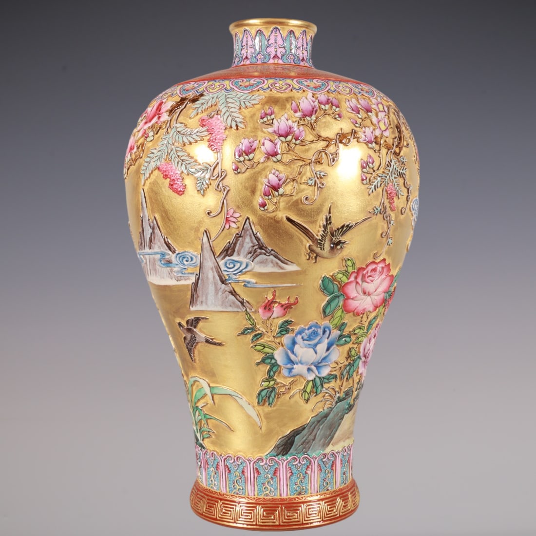 An Exquisite Enamel Flower and Bird Pattern Vase - 5