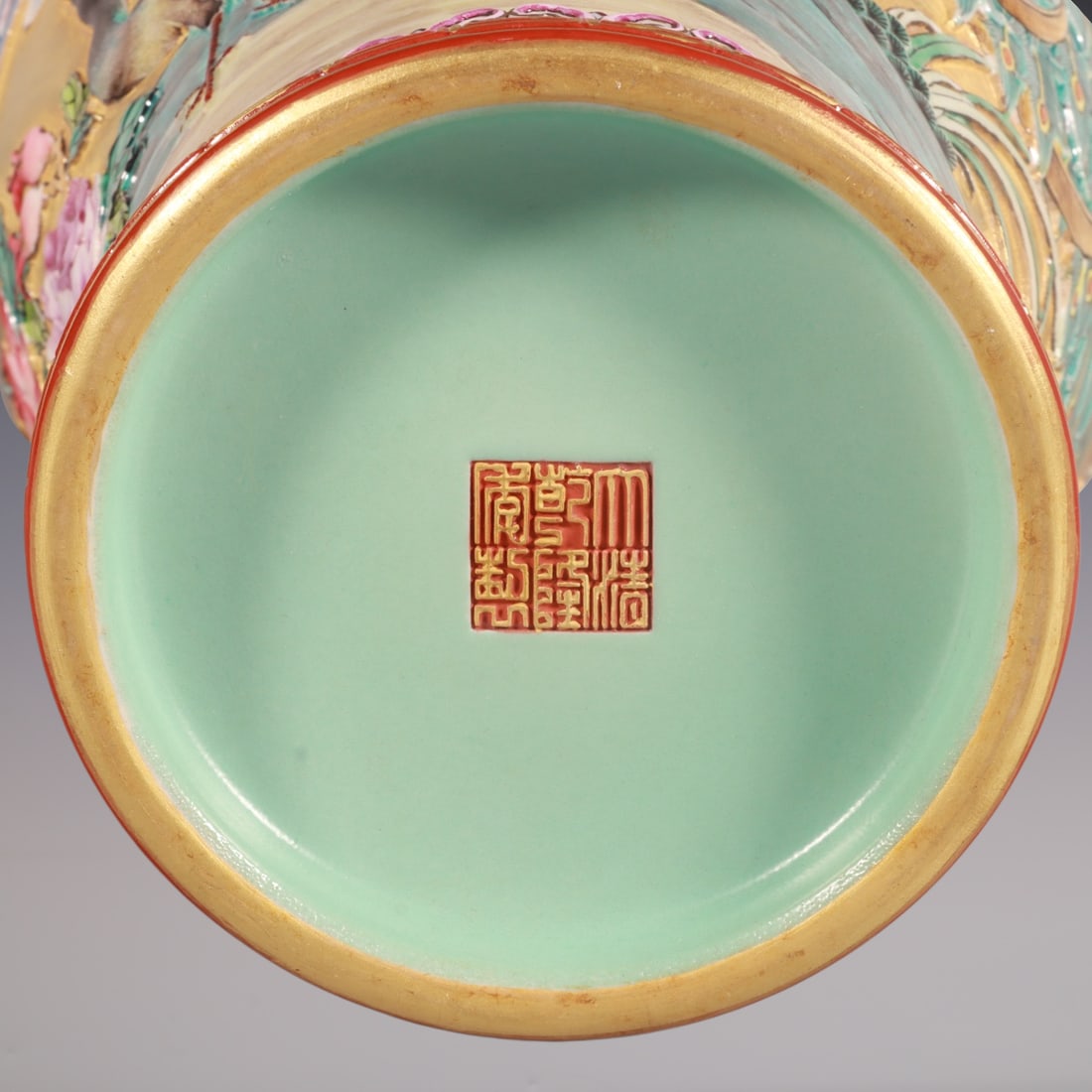 An Exquisite Enamel Flower and Bird Pattern Vase - 8