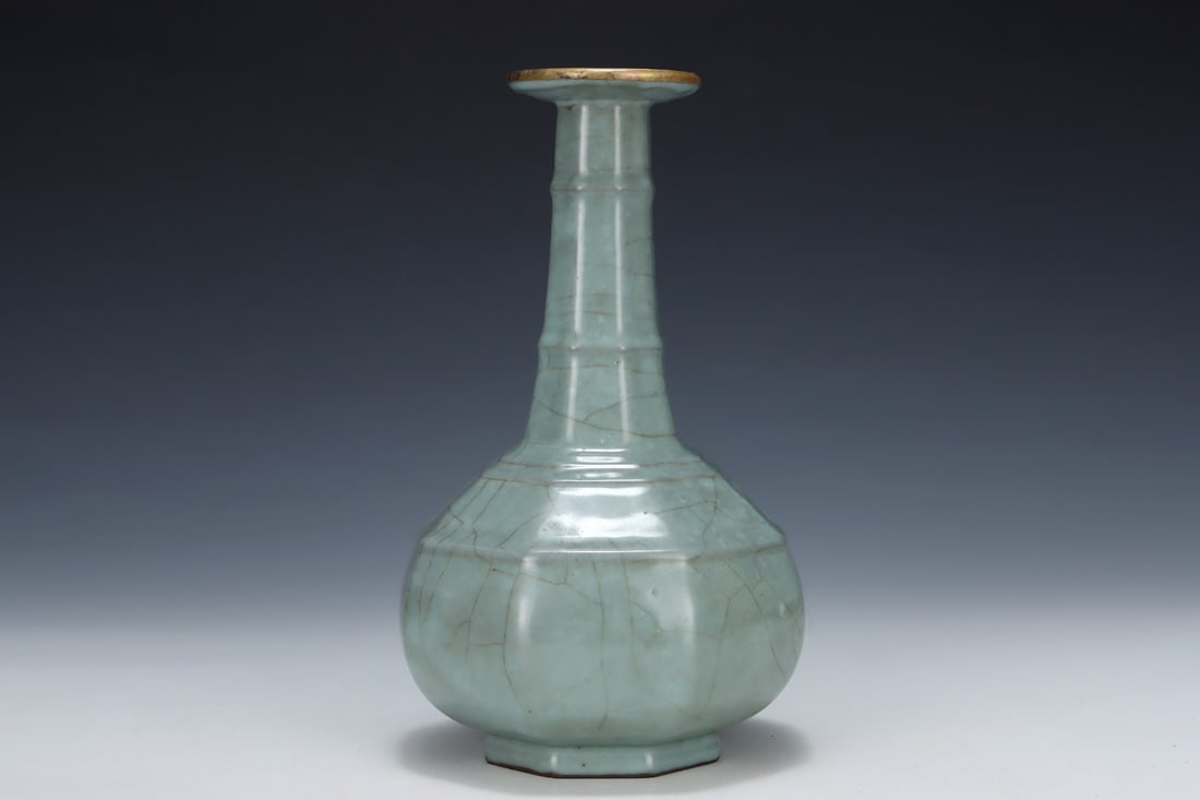 An Exquisite Guan yao Vase - 4