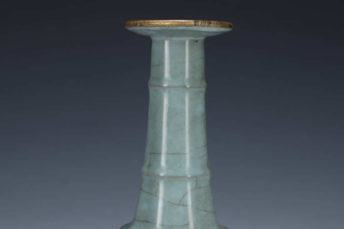An Exquisite Guan yao Vase - 5