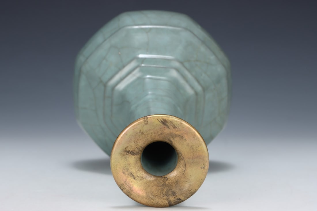 An Exquisite Guan yao Vase - 7