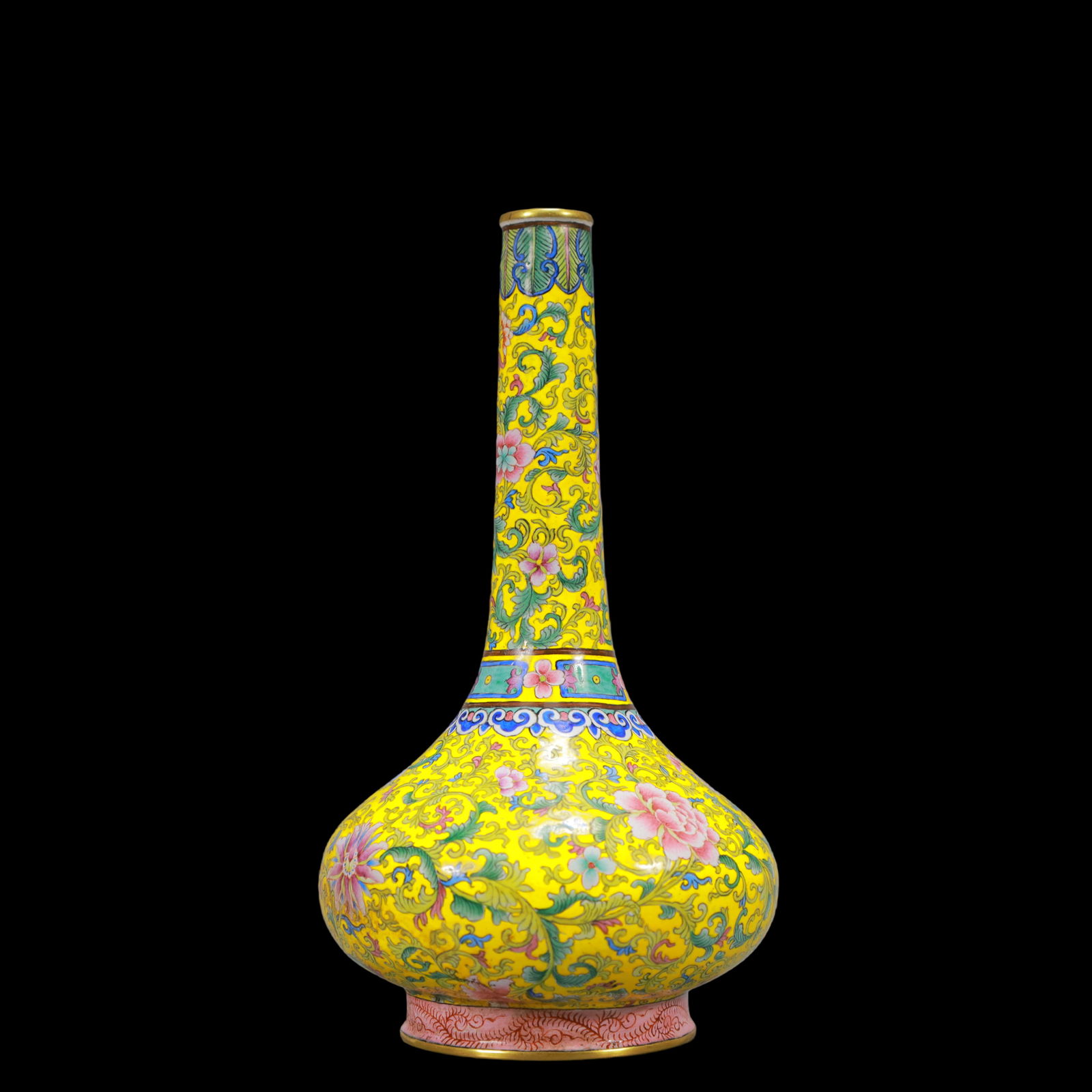 A Exquisite Coppery Enamel Lotus Pattern Vase: A Exquisite Coppery Enamel Lotus Pattern Vase Qing Dynasty, China Qianlong Four-character Mark Size:8cmx14cm Weight:200g (The Dimensions Of All Batches Are Manually Measured.If You Need More