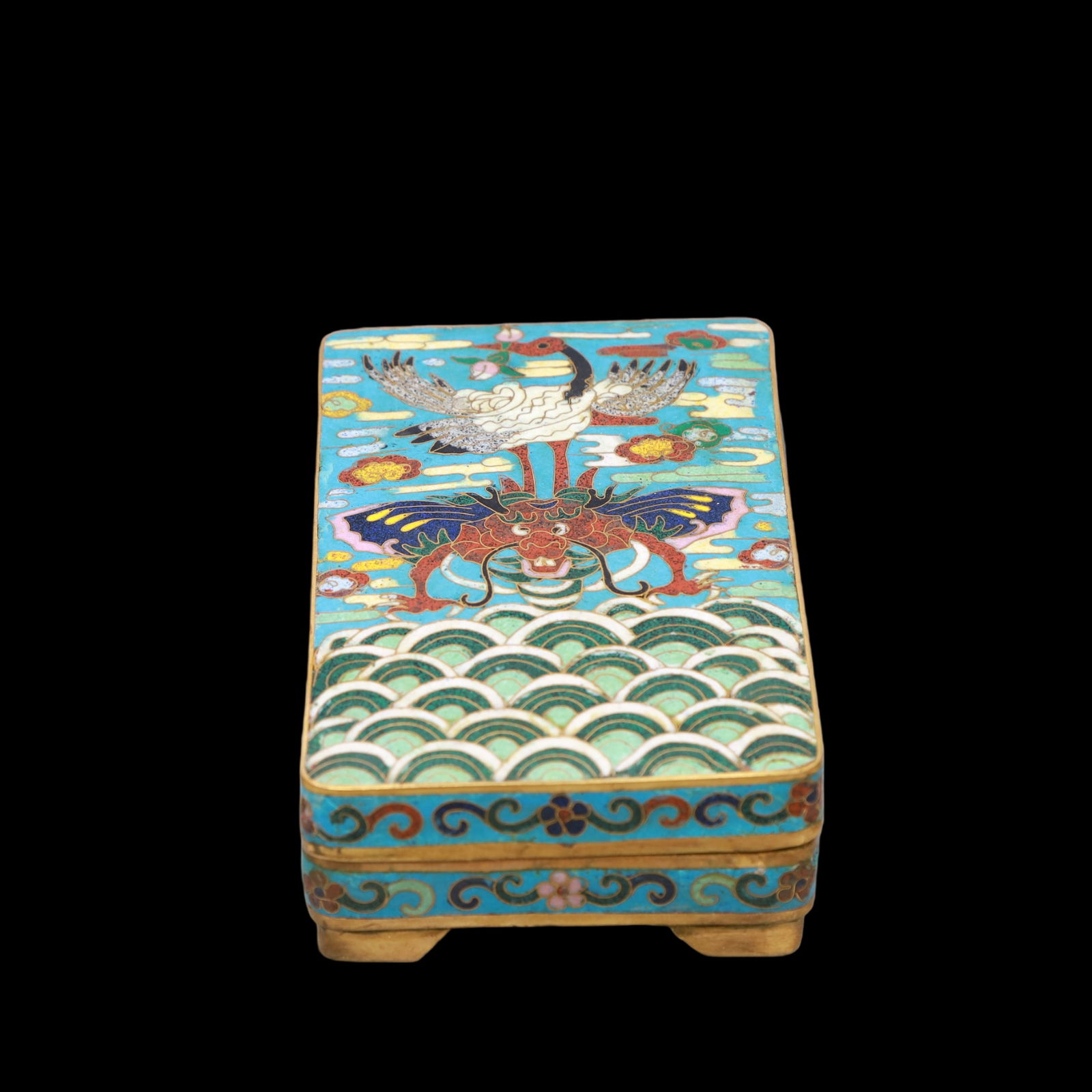 A Exquisite Cloisonne Crane Pattern Seawater Pattern Box: A Exquisite Cloisonne Crane Pattern Seawater Pattern Box Qing Dynasty, China Qianlong Four-character Mark Size:16cmx9.5cmx4.5cm Weight:1250g (The Dimensions Of All Batches Are Manually Measured.If