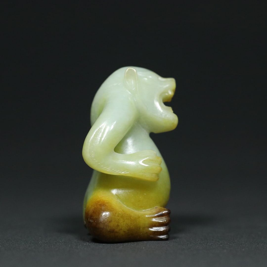 An Exquisite White Jade Bear Ornament - 4