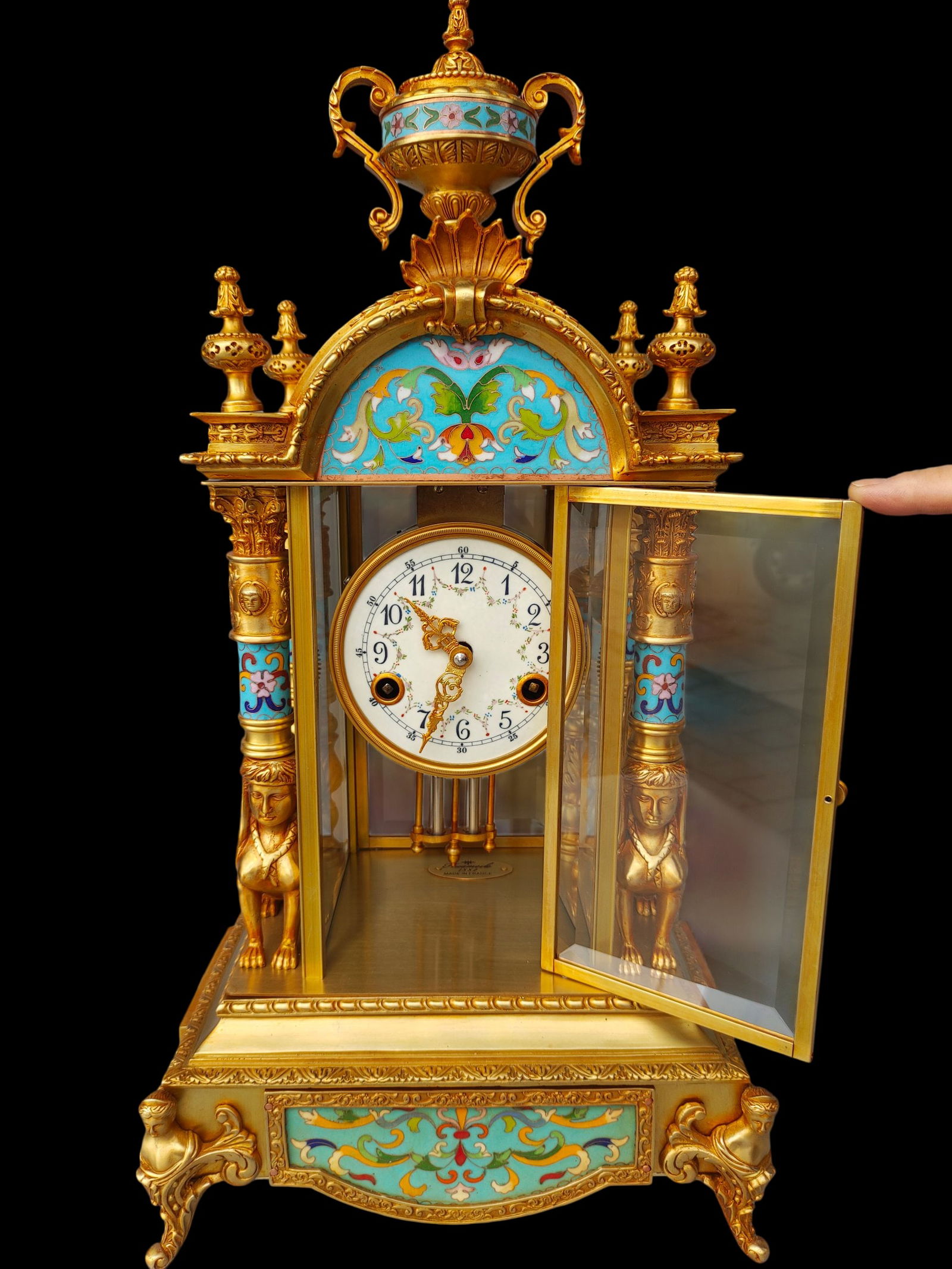 An Exquisite Gilt Bronze Lotus Pattern Clock: An Exquisite Gilt Bronze Lotus Pattern Clock Qing Dynasty, China Size:29cmx22cmx58cm (The Dimensions Of All Batches Are Manually Measured.If You Need More Detailed Information, Please Contact Our Cust