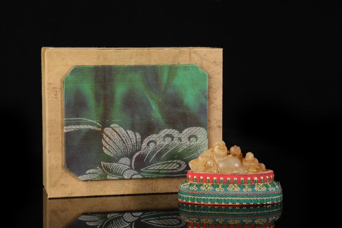 An Exquisite Shoushan Stone Statue of Maitreya Buddha Ornament: An Exquisite Shoushan Stone Statue of Maitreya Buddha Ornament Qing Dynasty, China Size:3.5cmx7.5cmx3cm Weight:56g (The Dimensions Of All Batches Are Manually Measured.If You Need More Detailed