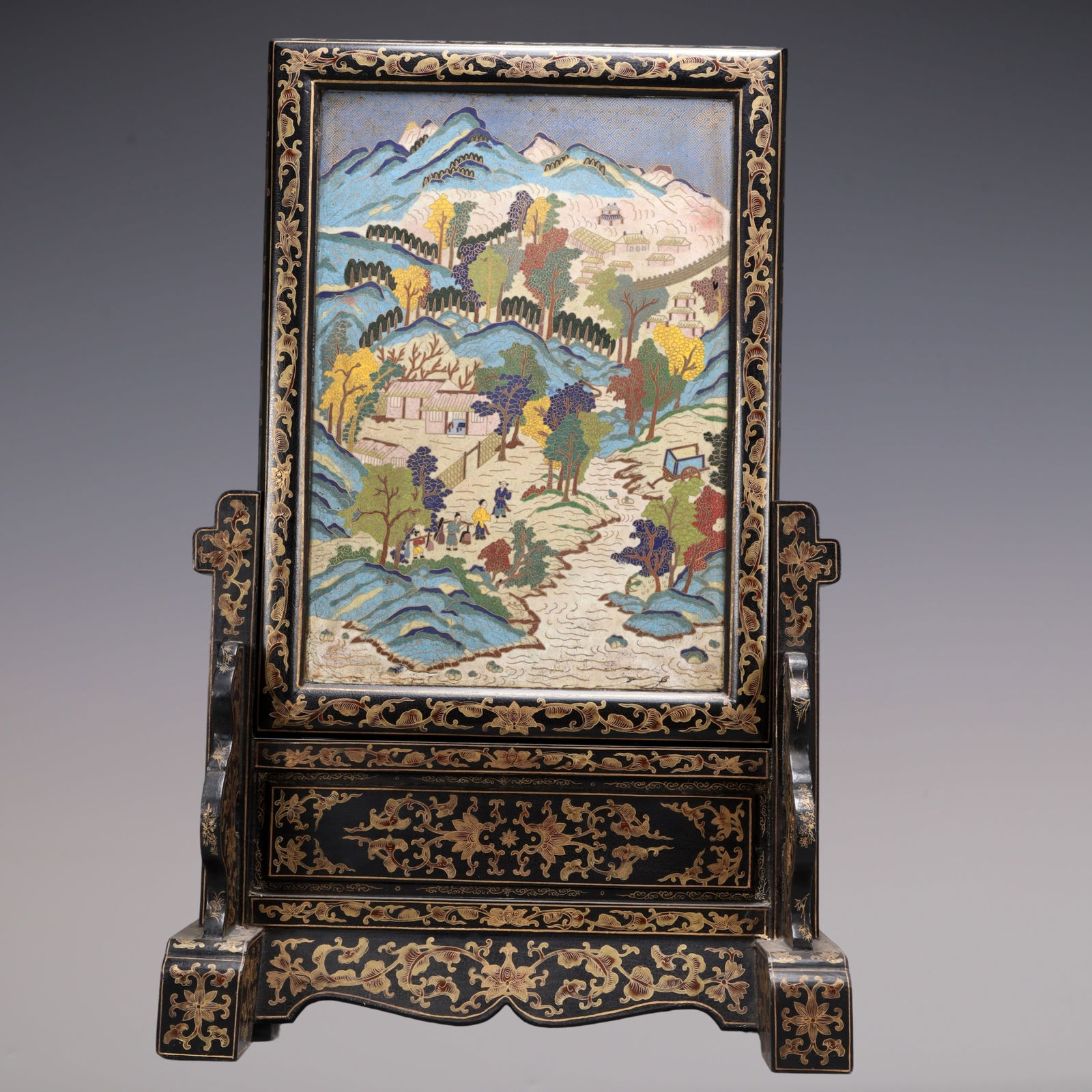 A Exquisite Carved Red Lacquer Inlaid Cloisonne Landscape and Figure Pattern Screen: A Exquisite Carved Red Lacquer Inlaid Cloisonne Landscape and Figure Pattern Screen Qing Dynasty, China Qianlong Six-character Mark Size:41.5cmx18cmx65cm Weight:4050g (The Dimensions Of All Batches