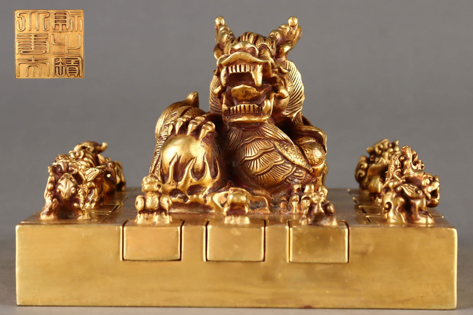 A Set of Fine Gilt Bronze Auspicious Beast Seal: A Set of Fine Gilt Bronze Auspicious Beast Seal Tang Dynasty, China Size:13.5cmx18.5cmx18.5cm Weight:11600g (The Dimensions Of All Batches Are Manually Measured.If You Need More Detailed