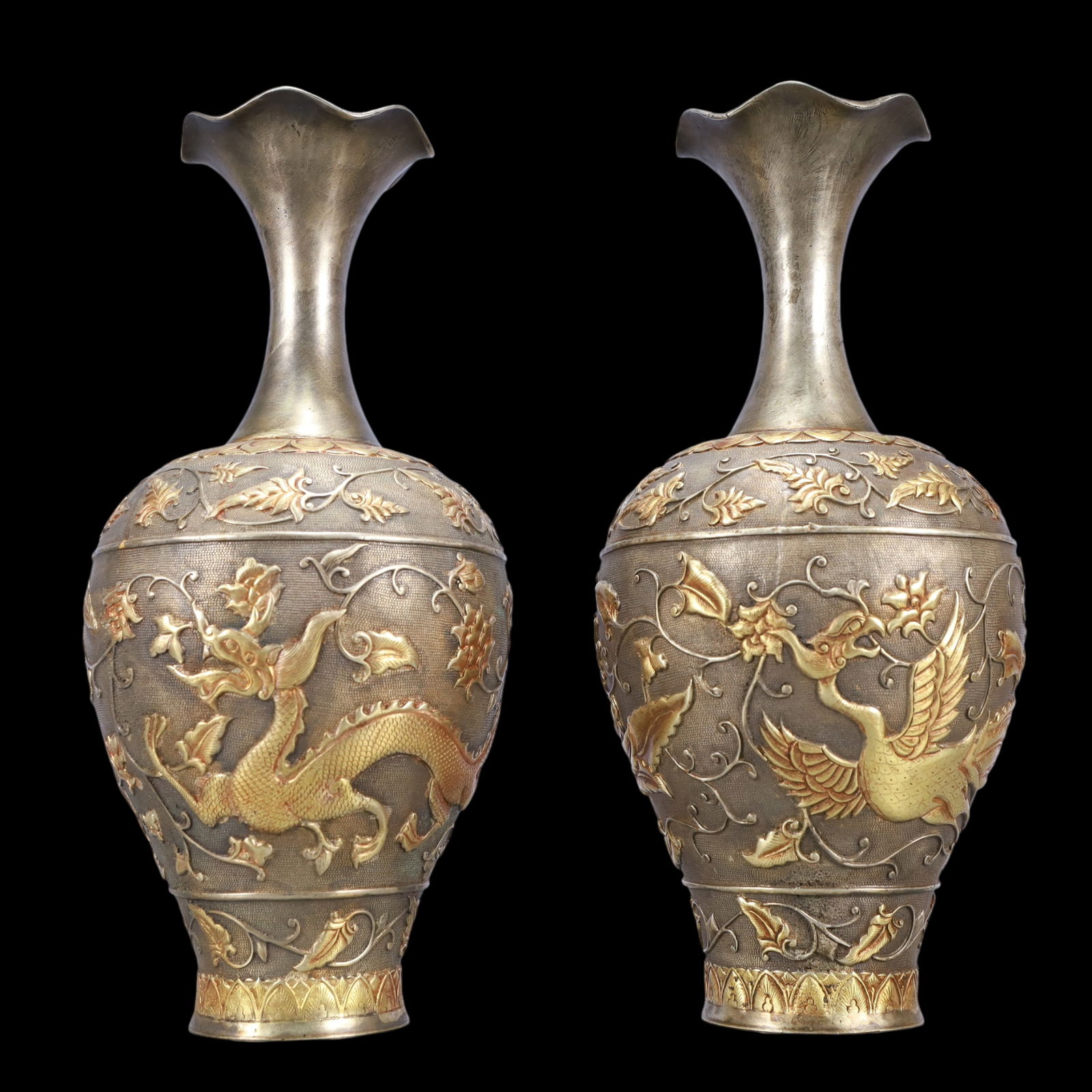 A Exquisite A pair of Gilt Silver Lotus Pattern Dragon and Phoenix Pattern Vase: A Exquisite A pair of Gilt Silver Lotus Pattern Dragon and Phoenix Pattern Vase Tang Dynasty, China Zhenguan Four-character Mark Size:16cmx32cm Weight:2900g (The Dimensions Of All Batches Are