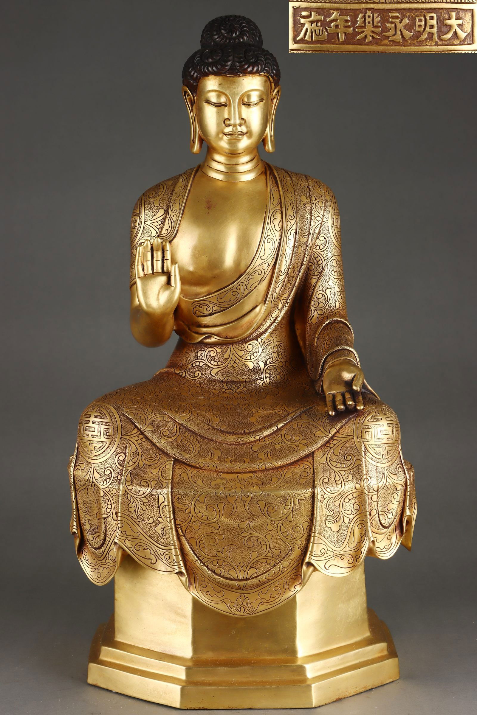 An Exquisite Gilt Bronze Buddha Statue: An Exquisite Gilt Bronze Buddha Statue Ming Dynasty, China Yongle Six-character Mark Size:53cmx28cm Weight:15950g (The Dimensions Of All Batches Are Manually Measured.If You Need More Detailed Informa
