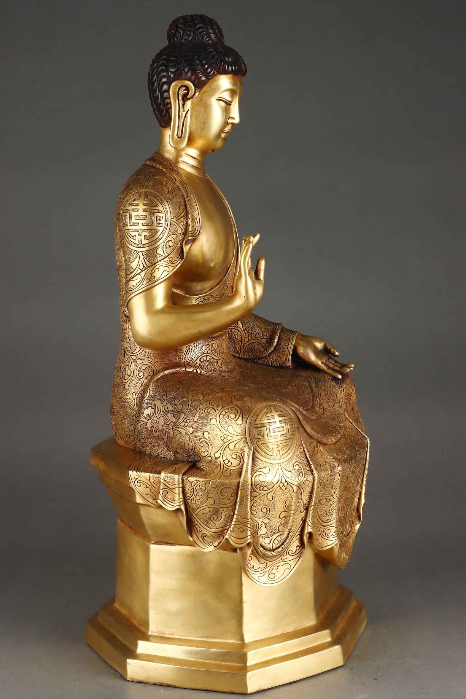 An Exquisite Gilt Bronze Buddha Statue - 2