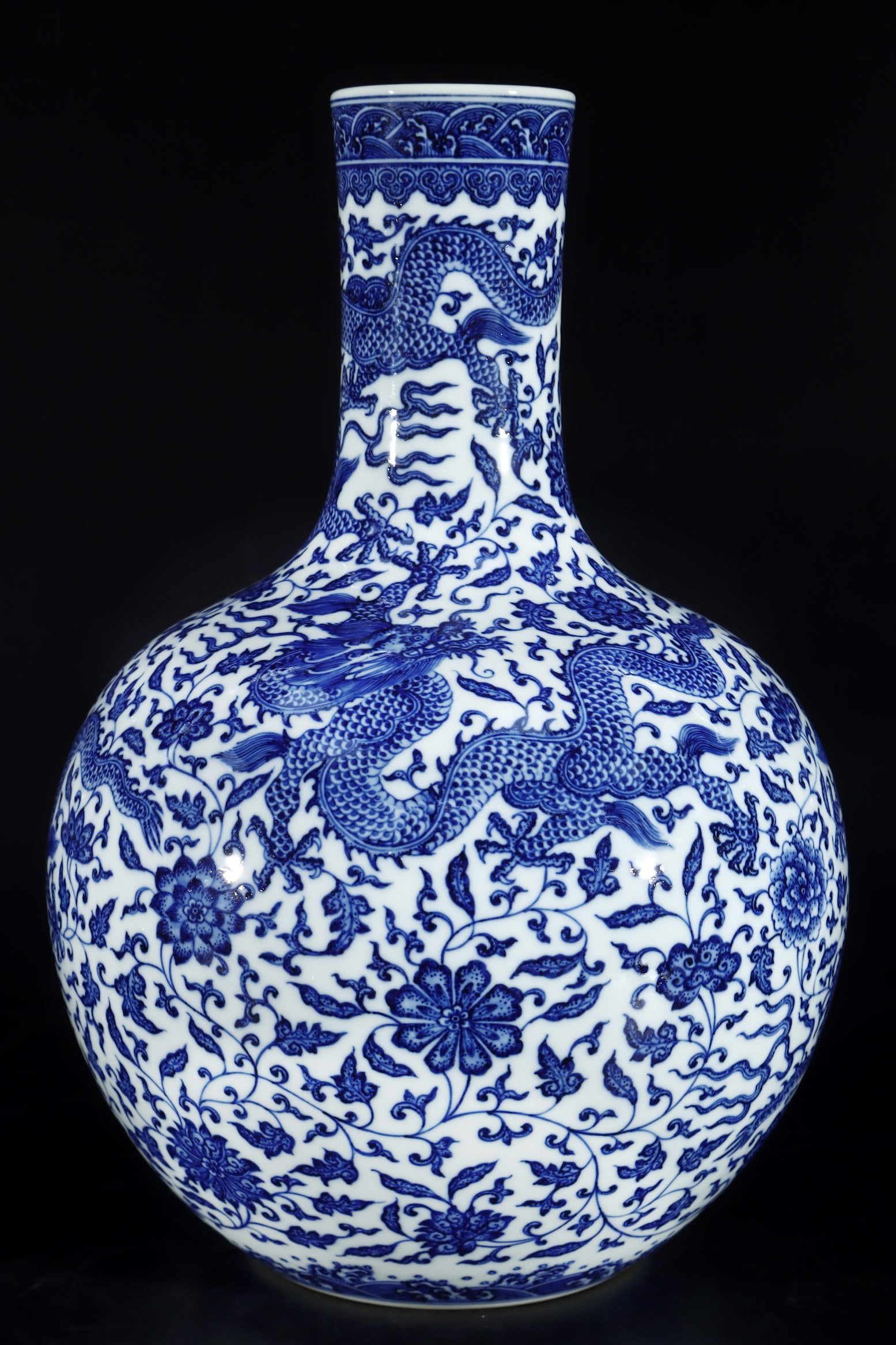 An Exquisite Blue and White Dragon Pattern Lotus Pattern Seawater Pattern Vase - 6