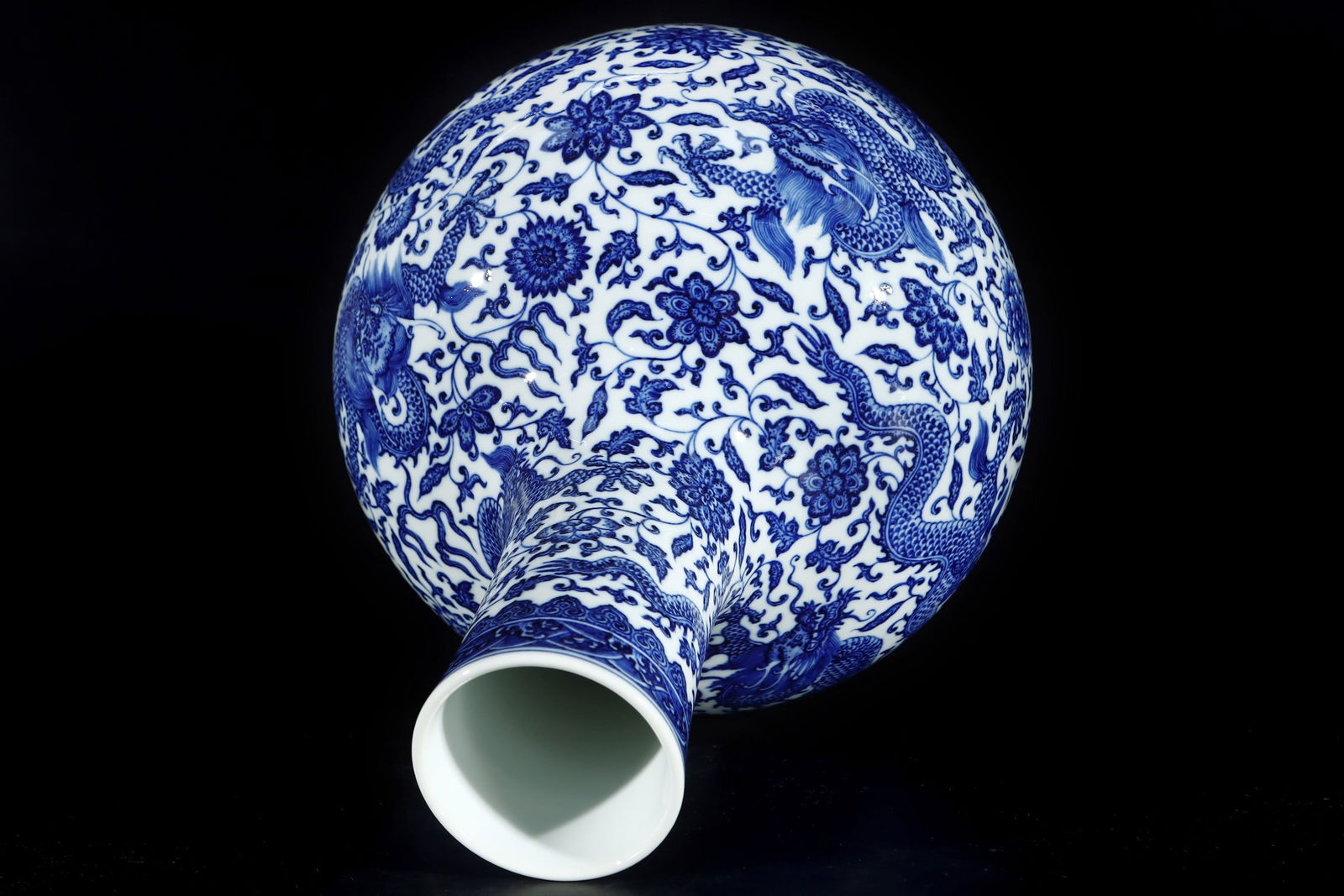 An Exquisite Blue and White Dragon Pattern Lotus Pattern Seawater Pattern Vase - 7