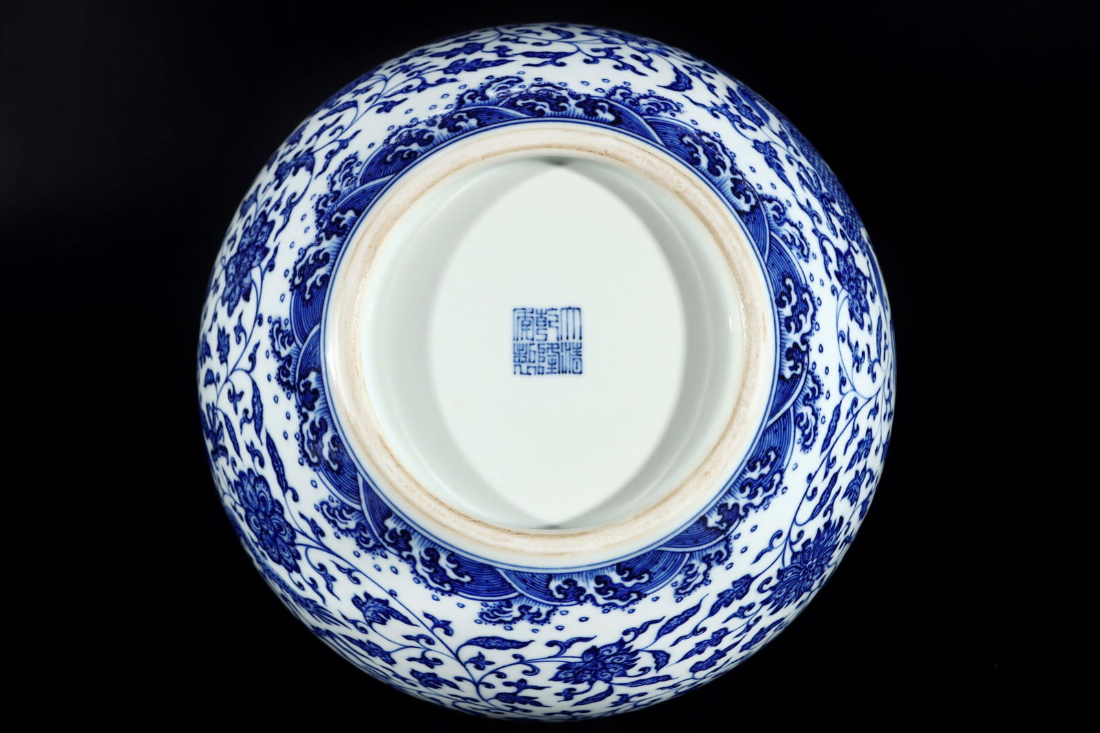 An Exquisite Blue and White Dragon Pattern Lotus Pattern Seawater Pattern Vase - 9