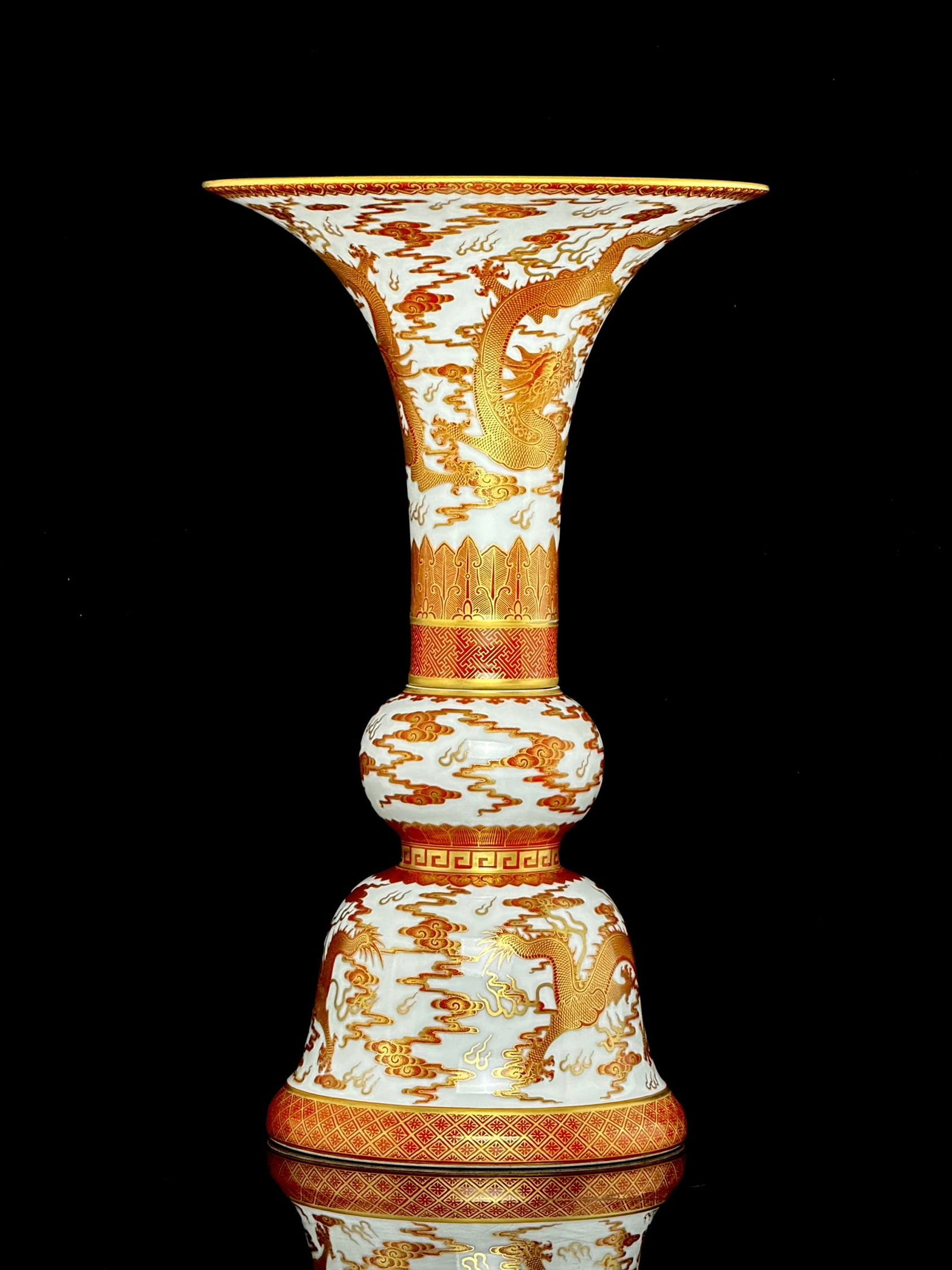 An Exquisite Iron-Red Painted Gold Dragon Pattern Vase - 3