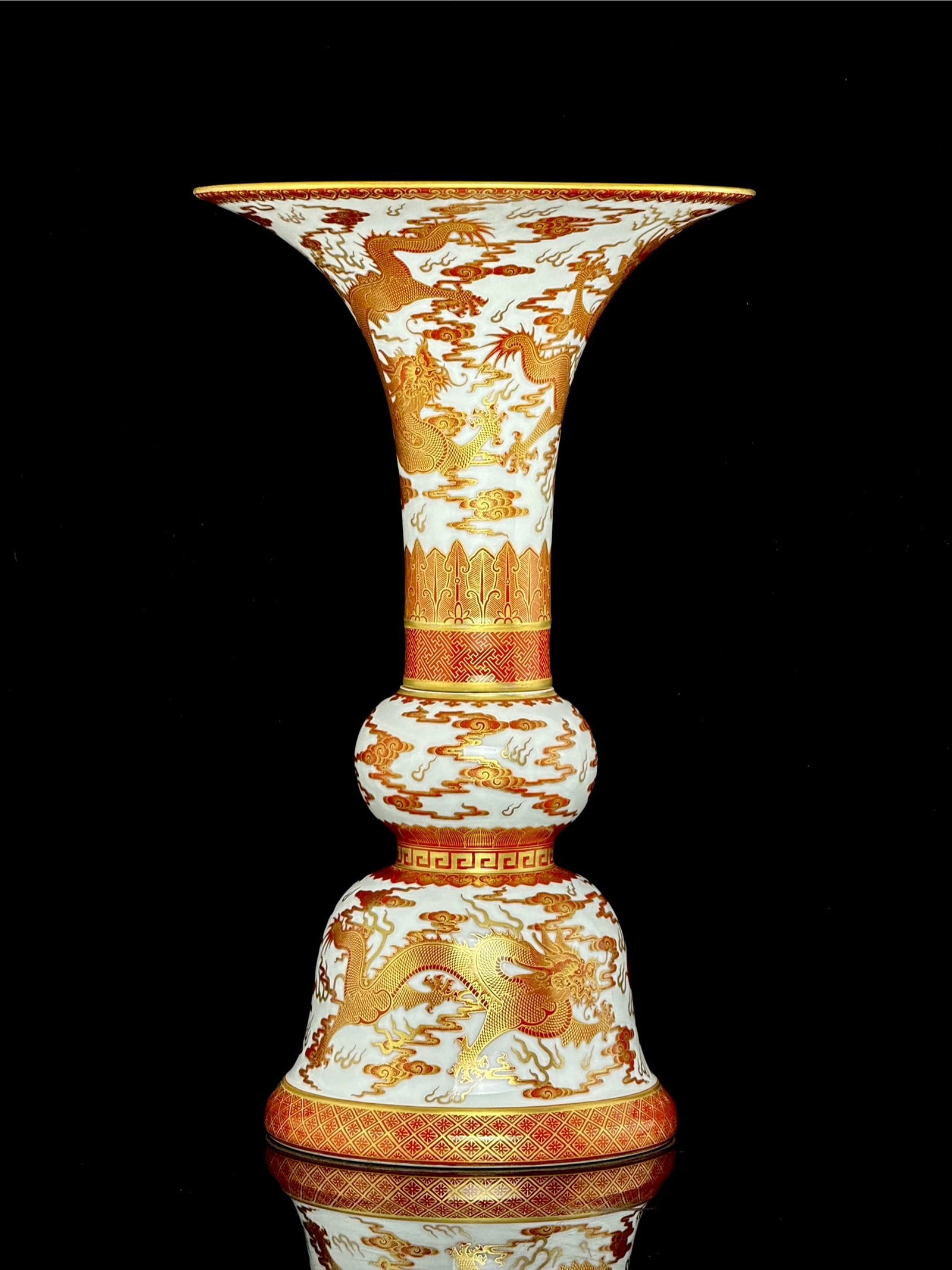 An Exquisite Iron-Red Painted Gold Dragon Pattern Vase - 4