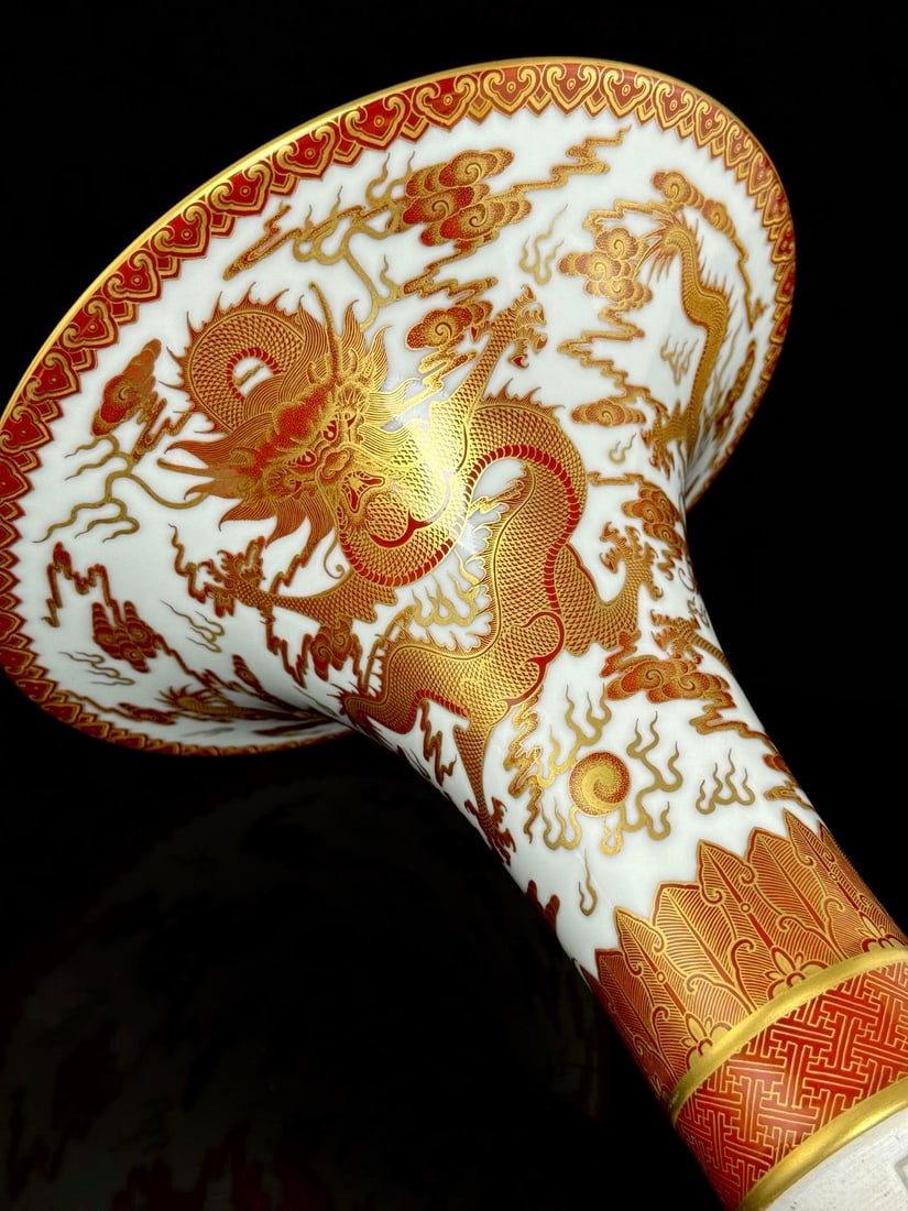 An Exquisite Iron-Red Painted Gold Dragon Pattern Vase - 6