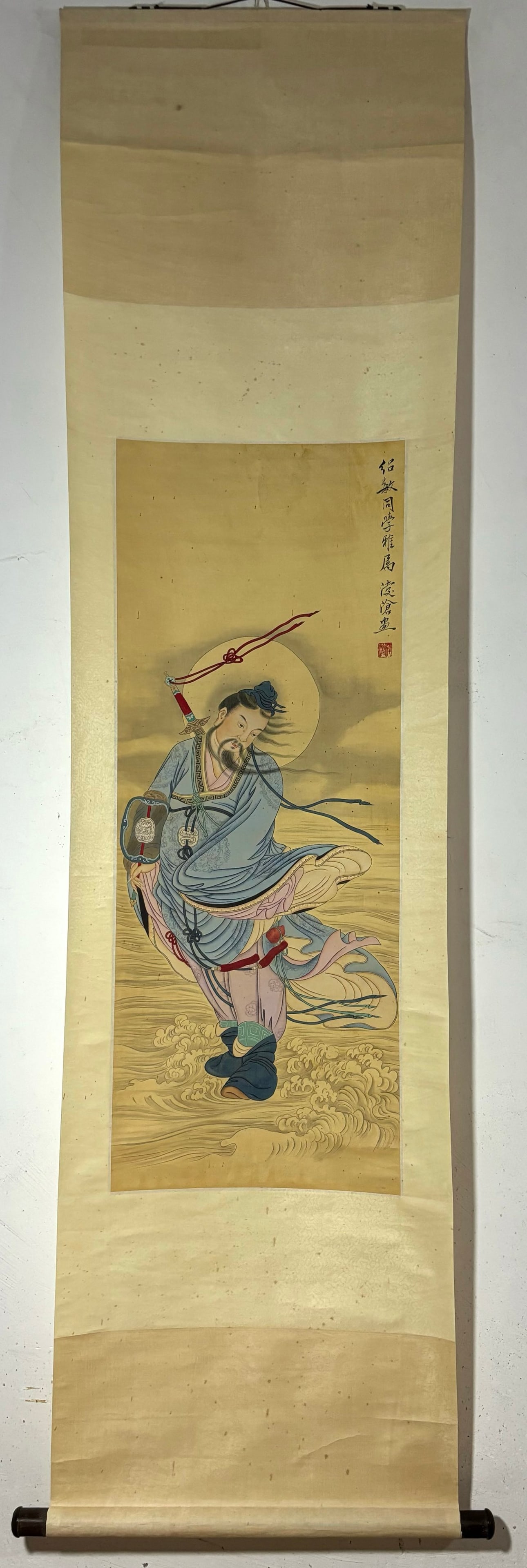A Chinese Vertical Scroll Ink Painting of Figure on Silk: A Chinese Vertical Scroll Ink Painting of Figure on Silk Liu lingcang Without frame Size:101cmx39cm (The Dimensions Of All Batches Are Manually Measured.If You Need More Detailed Information,