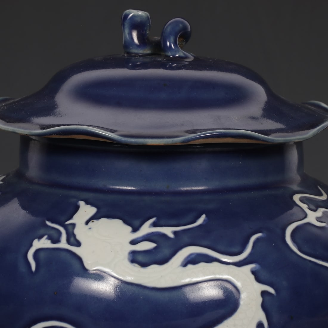 An Exquisite Ji Blue Glazed Dragon Pattern Jar - 3