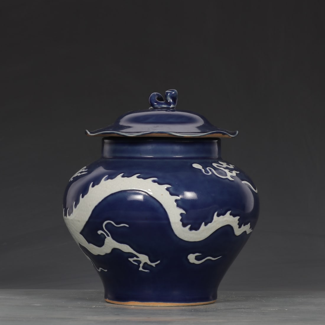 An Exquisite Ji Blue Glazed Dragon Pattern Jar - 6