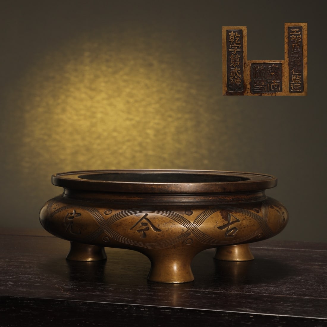 An Exquisite Bronze Tripod Censer: An Exquisite Bronze Tripod Censer Ming Dynasty, China Size:6.5cmx18cm Weight:2150g (The Dimensions Of All Batches Are Manually Measured.If You Need More Detailed Information, Please Contact Our