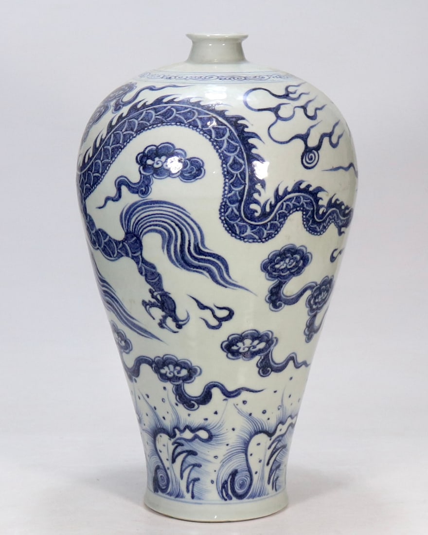 An Exquisite Blue and White Dragon Pattern Vase - 2