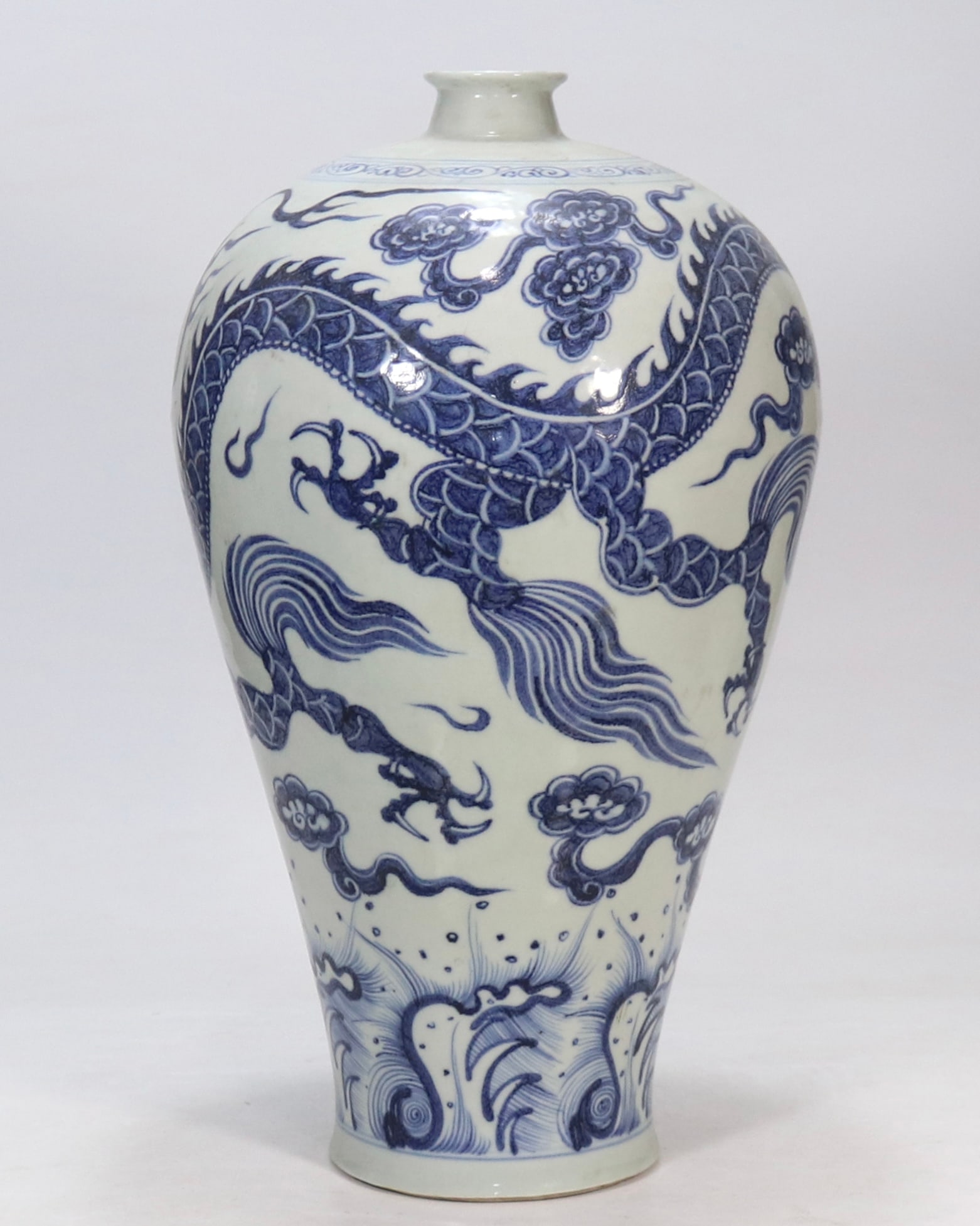 An Exquisite Blue and White Dragon Pattern Vase - 3