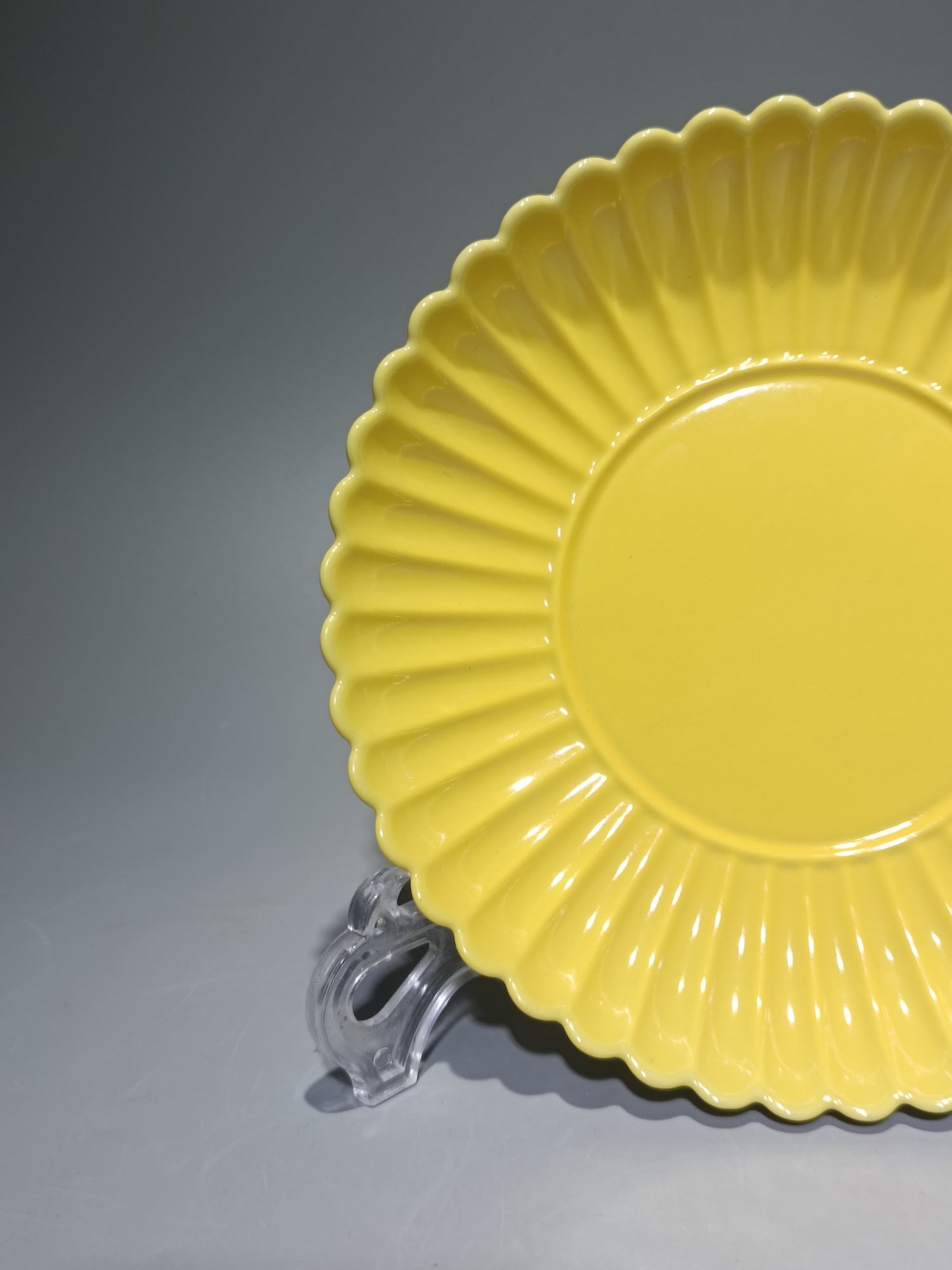 An Exquisite Yellow Glazed Plate - 2