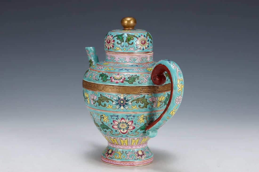An Exquisite Enamel Lotus Pattern Ewer - 3