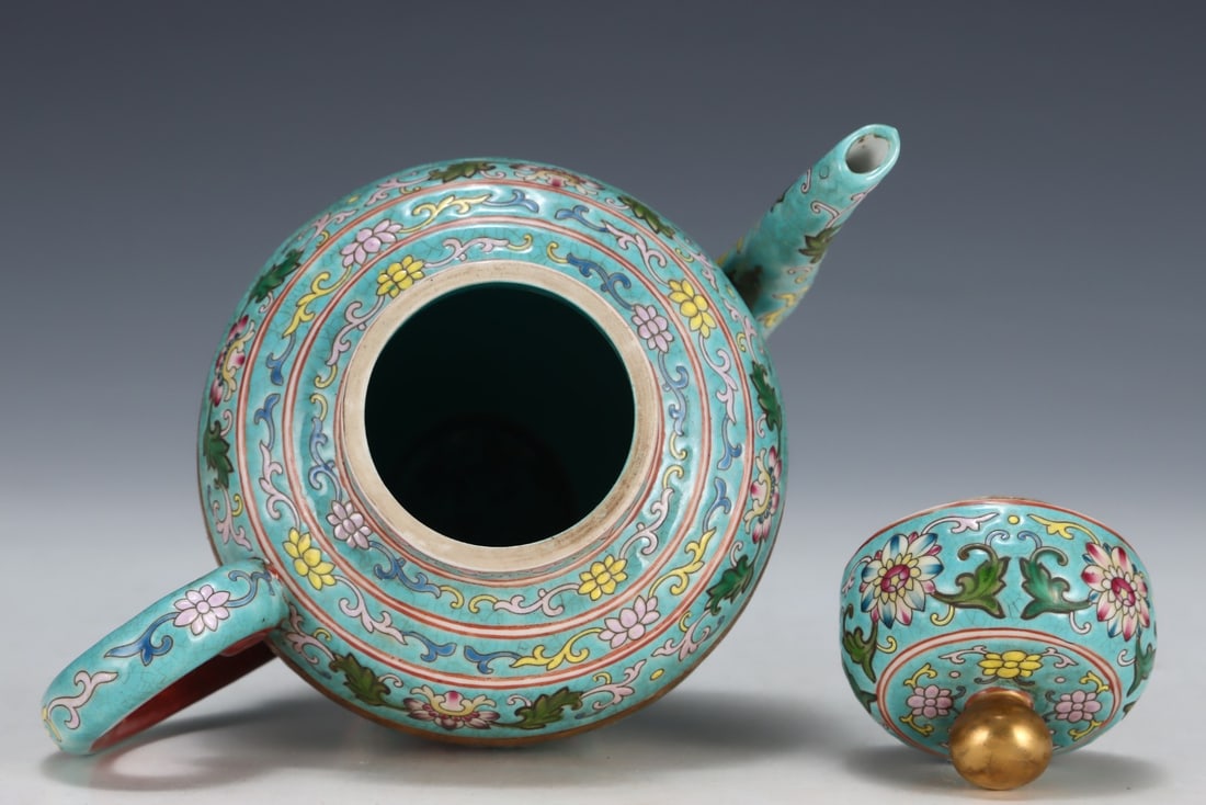 An Exquisite Enamel Lotus Pattern Ewer - 7