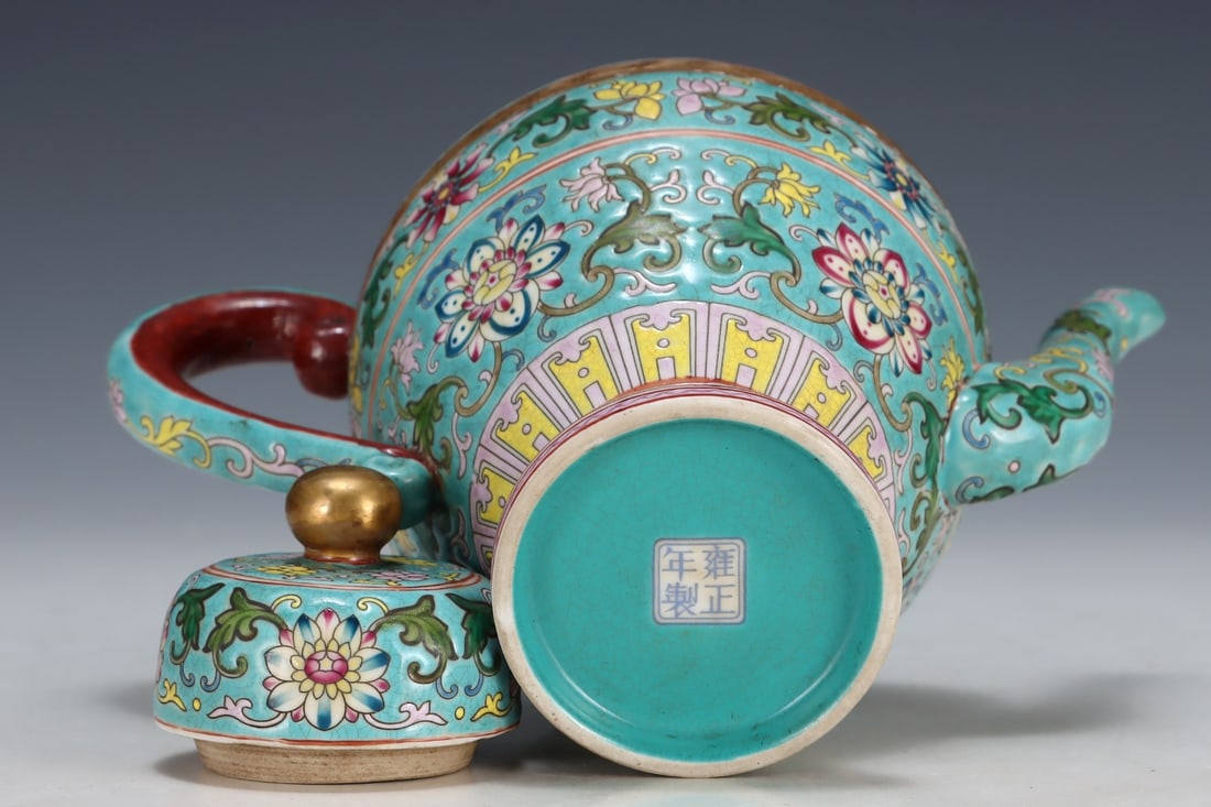 An Exquisite Enamel Lotus Pattern Ewer - 9