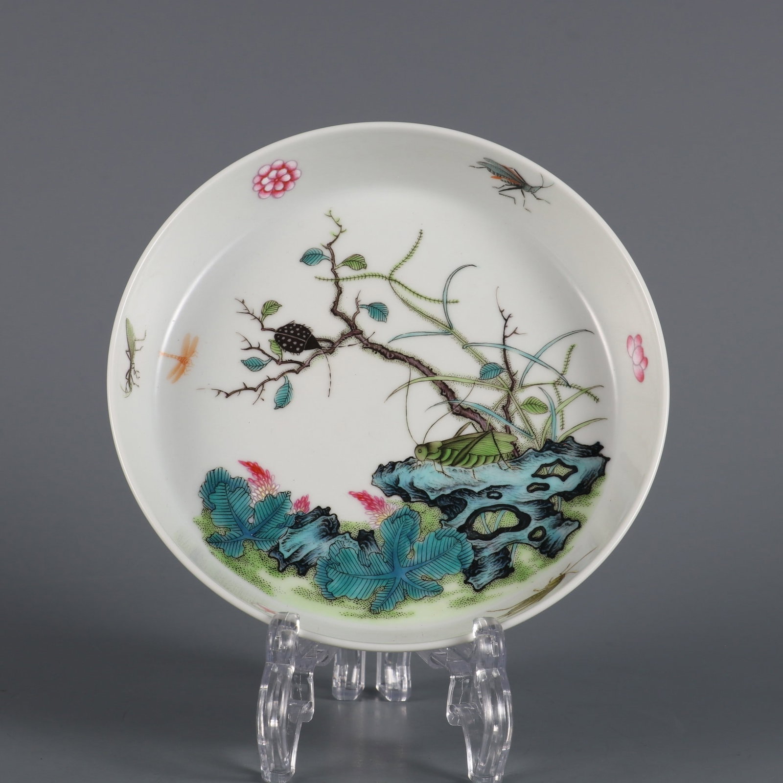 An Exquisite Famille-Rose Insect Pattern Plate: An Exquisite Famille-Rose Insect Pattern Plate Qing Dynasty, China Yongzheng Six-character Mark Size:3.5cmx14.5cm (The Dimensions Of All Batches Are Manually Measured.If You Need More Detailed
