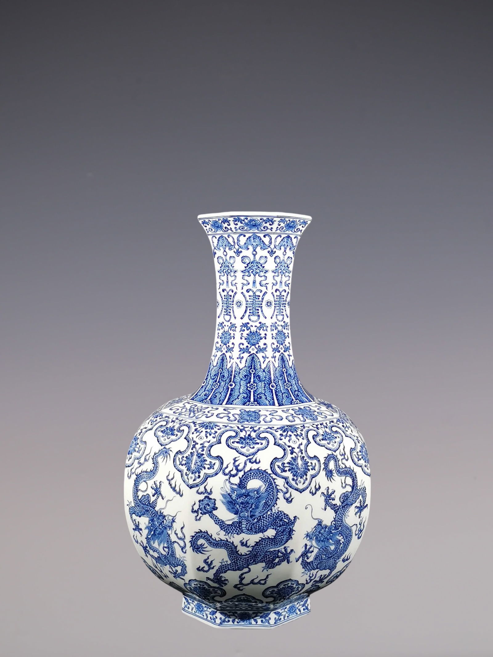 An Exquisite Blue and White Lotus Pattern Dragon Pattern Bats and Peach Pattern Vase - 2