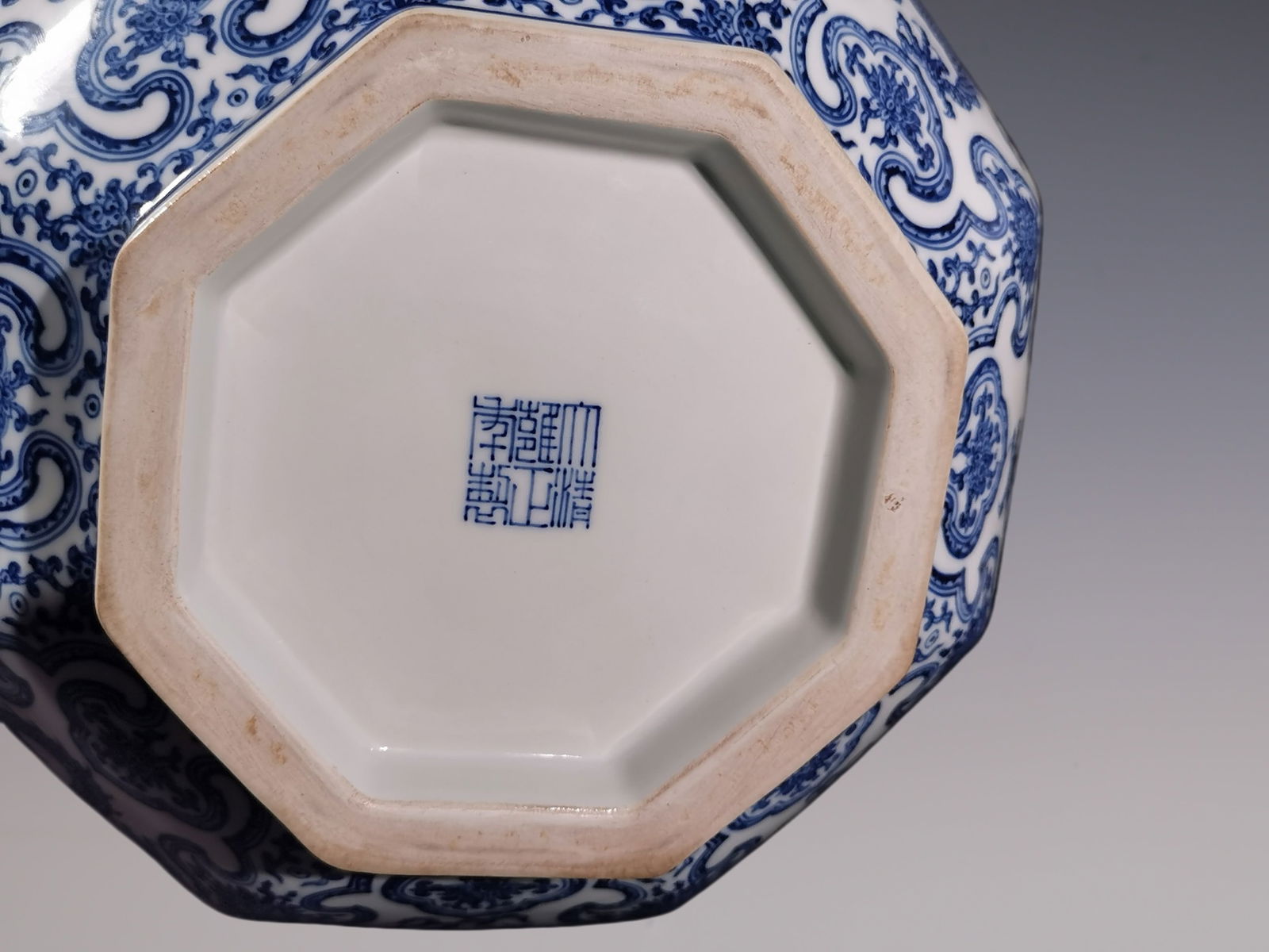 An Exquisite Blue and White Lotus Pattern Dragon Pattern Bats and Peach Pattern Vase - 9