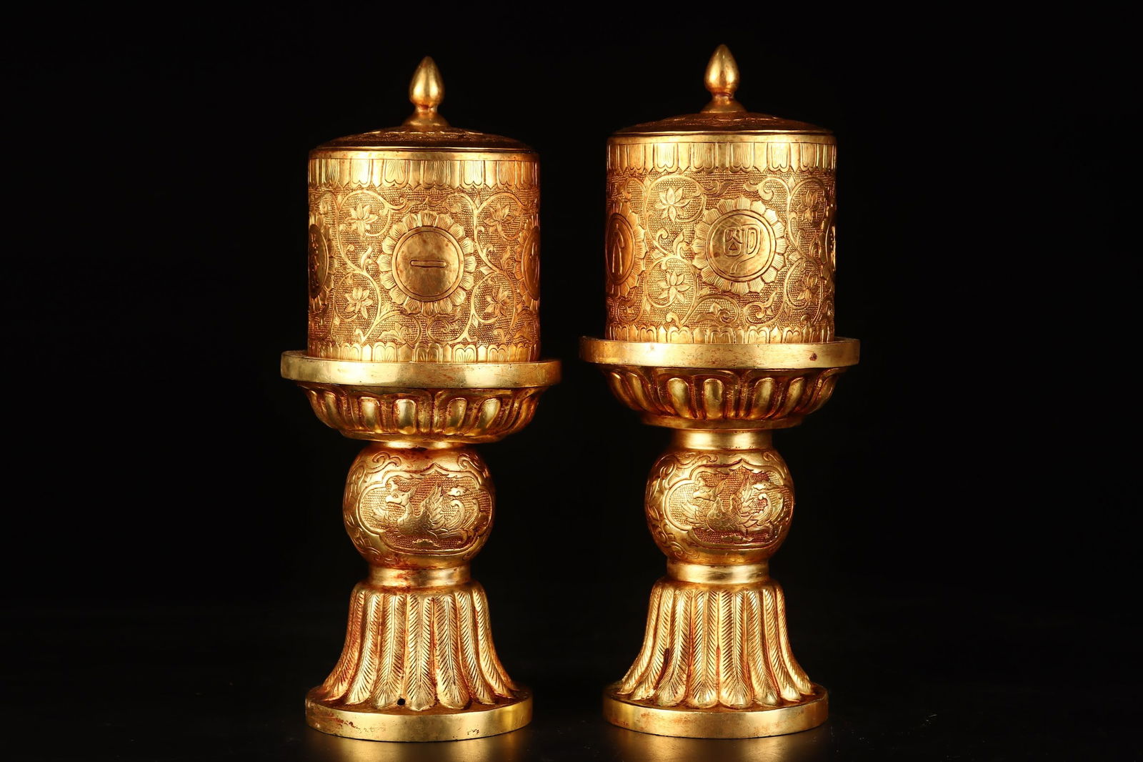 A Pair of Exquisite Gilt Bronze Lotus Pattern Ornament: A Pair of Exquisite Gilt Bronze Lotus Pattern Ornament Tang Dynasty, China Zhenguan Four-character Mark Size:21cmx8.5cm Weight:1614g (The Dimensions Of All Batches Are Manually Measured.If You Need