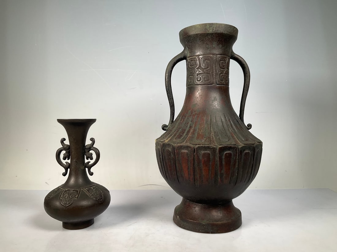 A Pair of Exquisite Bronze Double-Ears Vase: A Pair of Exquisite Bronze Double-Ears Vase the Republic of China Size:15cm Weight:489g Size:27cm Weight:1835g (The Dimensions Of All Batches Are Manually Measured.If You Need More Detailed