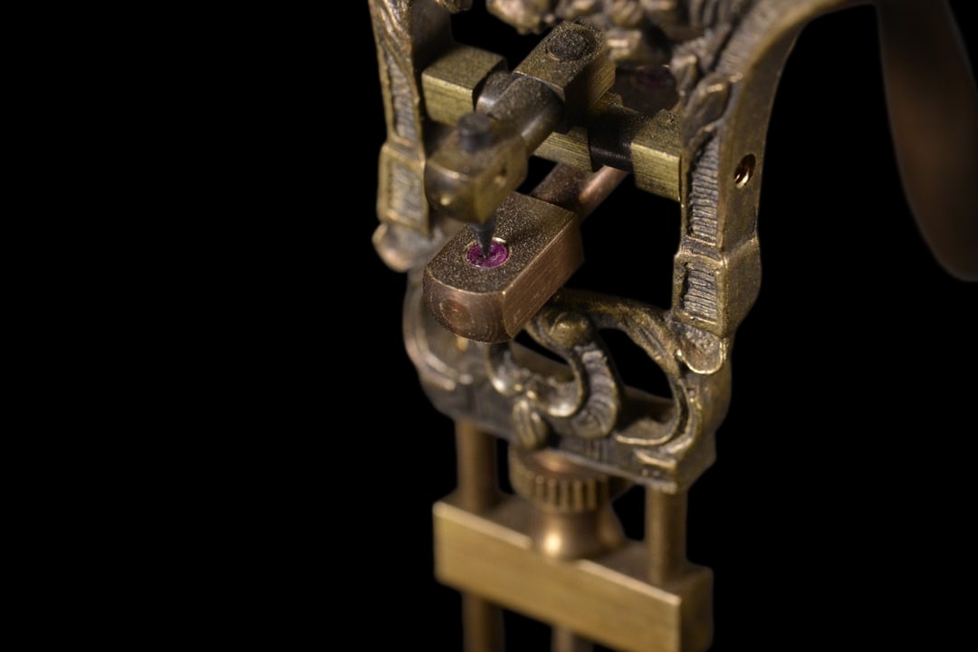 An Exquisite Bronze Figure-Shaped Clock - 5