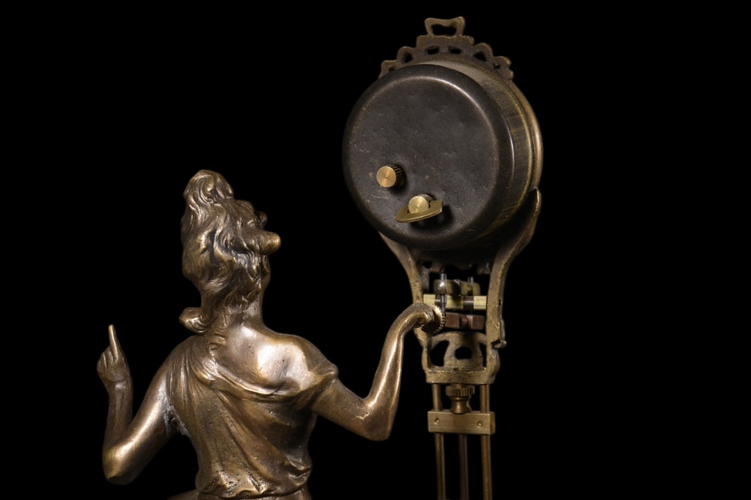 An Exquisite Bronze Figure-Shaped Clock - 8