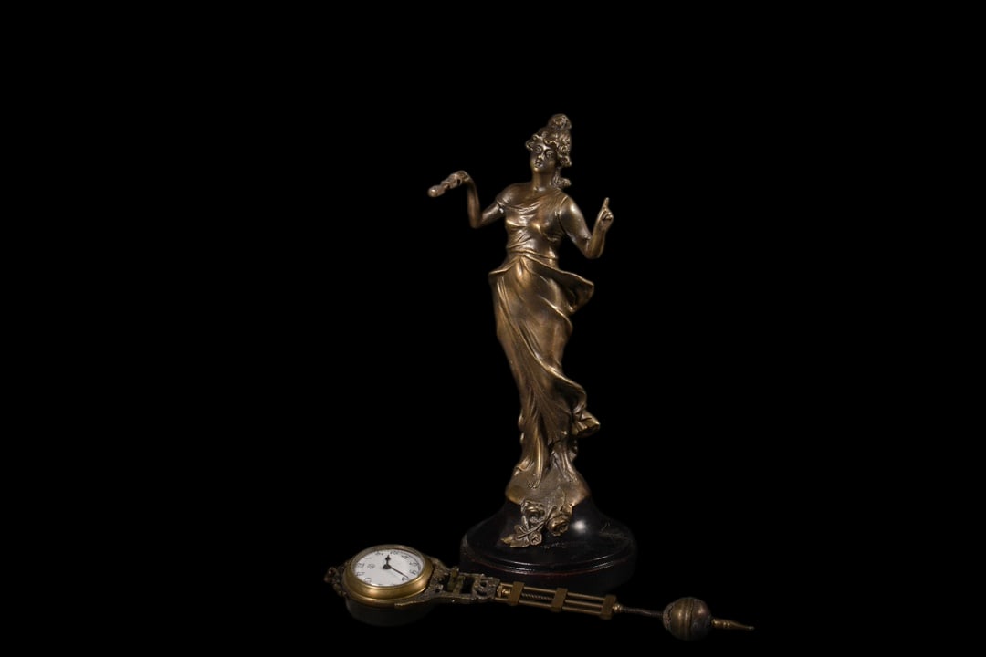 An Exquisite Bronze Figure-Shaped Clock - 9