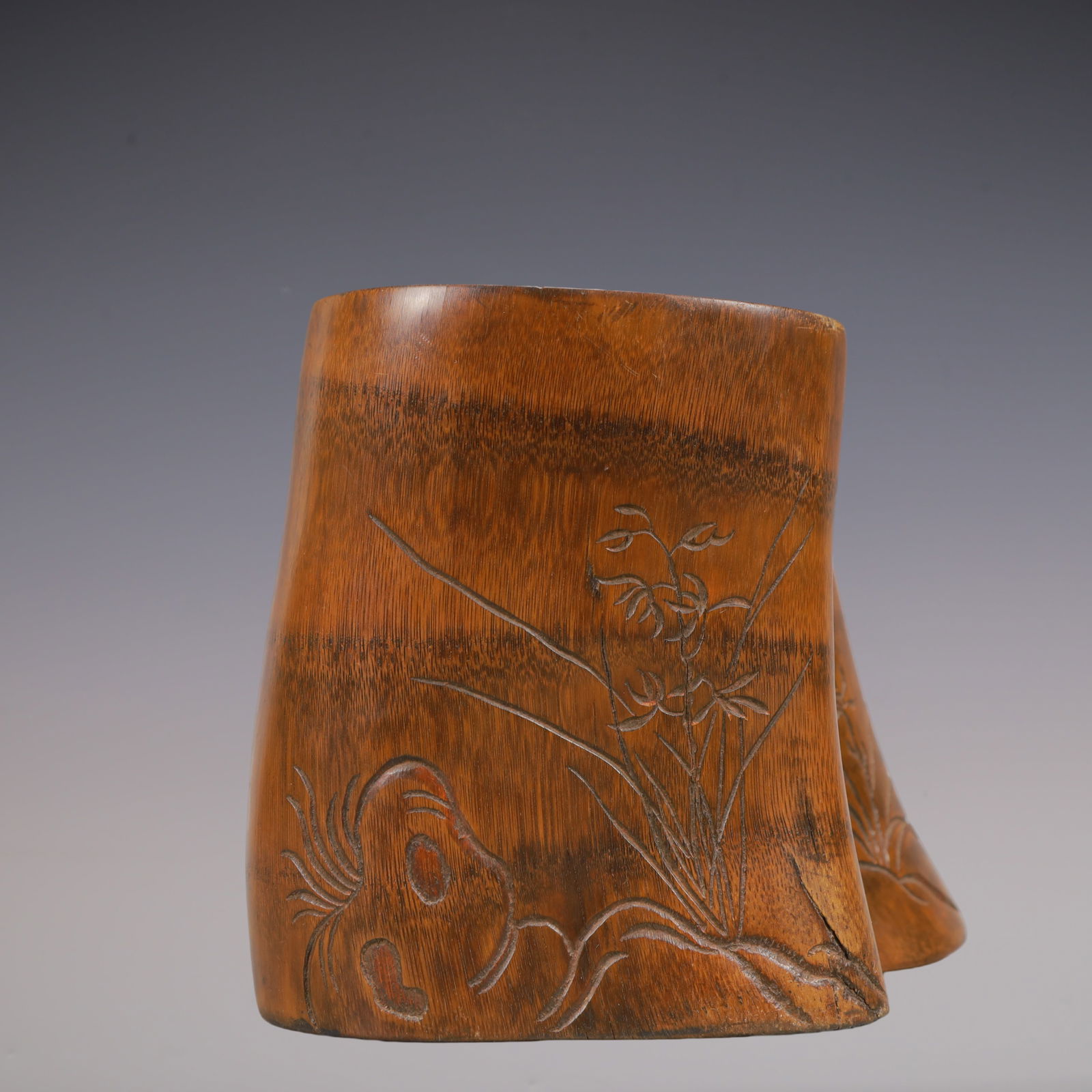 A Exquisite Bamboo Flower Pattern with poem Brush Pot: A Exquisite Bamboo Flower Pattern with poem Brush Pot Qing Dynasty, China Size:19.3cmx12cmx15.3cm Weight:600g (The Dimensions Of All Batches Are Manually Measured.If You Need More Detailed