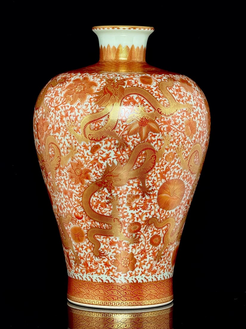 An Exquisite Iron-Red Painted Gold Lotus Pattern Dragon Pattern Vase - 3