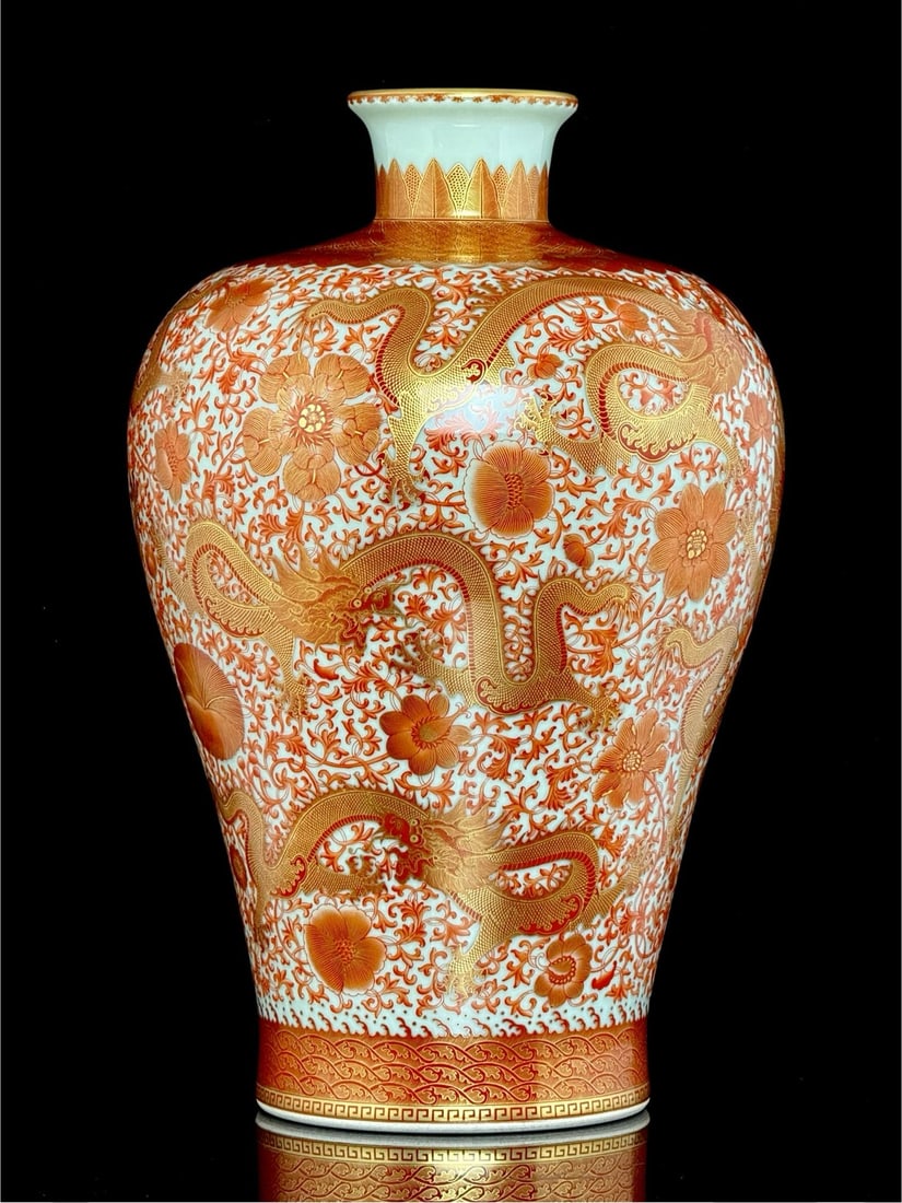 An Exquisite Iron-Red Painted Gold Lotus Pattern Dragon Pattern Vase - 4