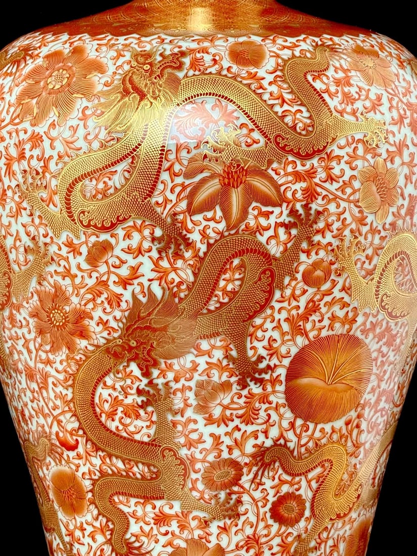 An Exquisite Iron-Red Painted Gold Lotus Pattern Dragon Pattern Vase - 6